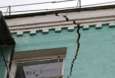 Из-за стройки на улице Жилянской могут рухнуть еще три жилых дома.