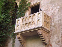 Балконы раньше были романтическим местом встречи влюбленных